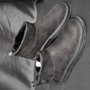 Guess NWT Black Plush Lined Ankle Booties, 6.5